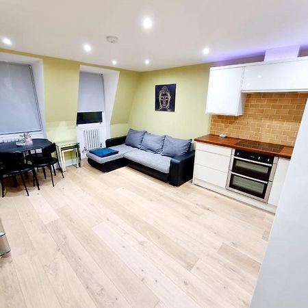 Stylish London Apartment With Terrace & Parking מראה חיצוני תמונה