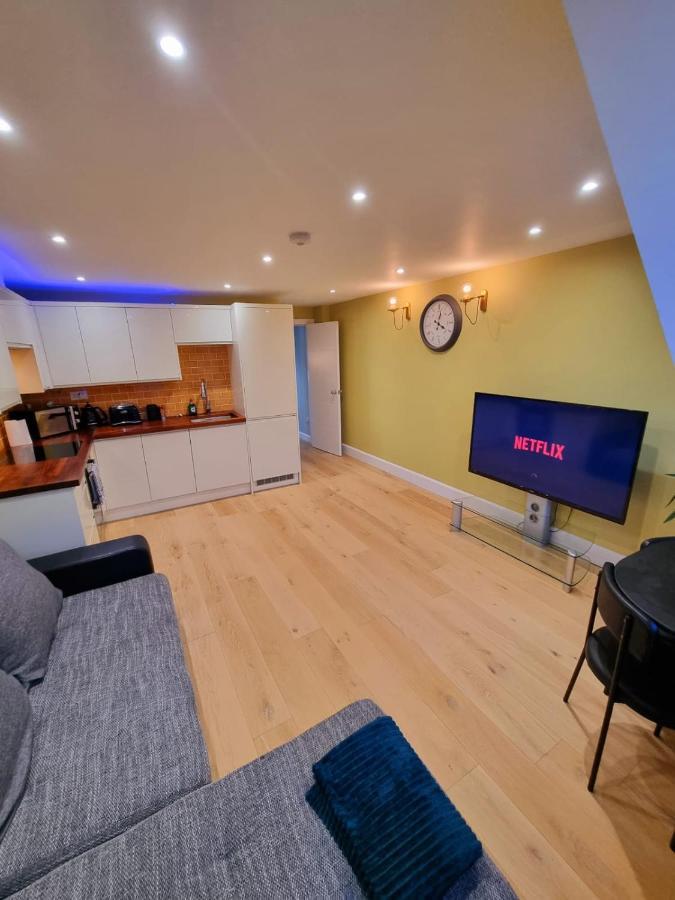 Stylish London Apartment With Terrace & Parking מראה חיצוני תמונה