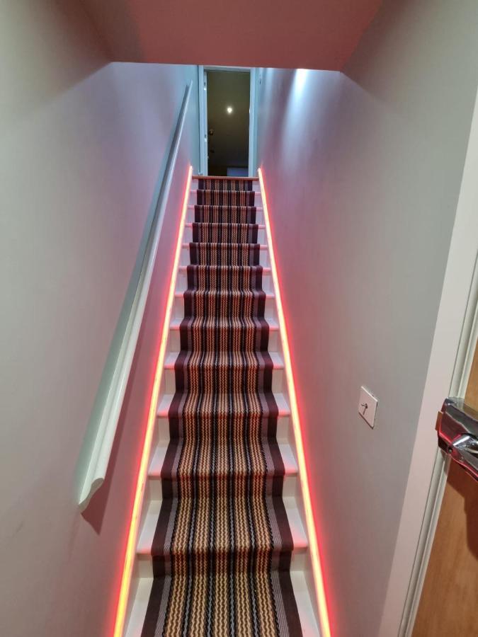Stylish London Apartment With Terrace & Parking מראה חיצוני תמונה