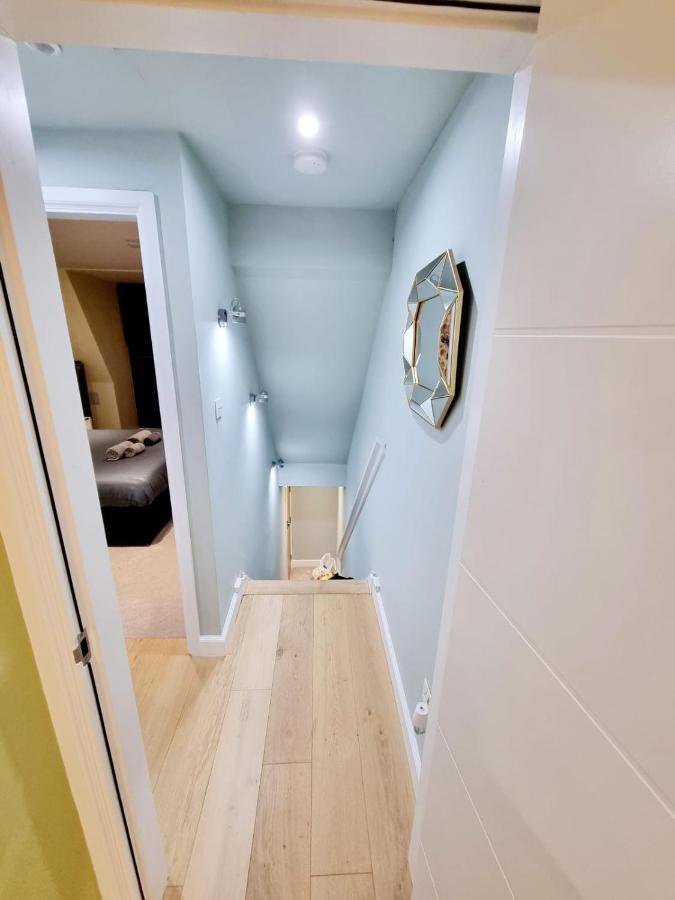 Stylish London Apartment With Terrace & Parking מראה חיצוני תמונה