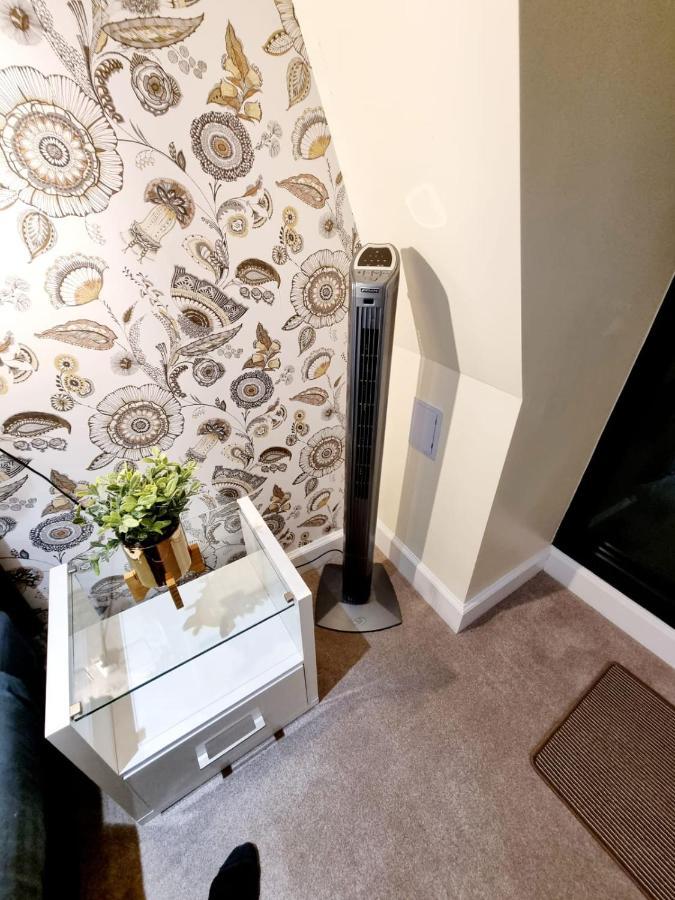 Stylish London Apartment With Terrace & Parking מראה חיצוני תמונה